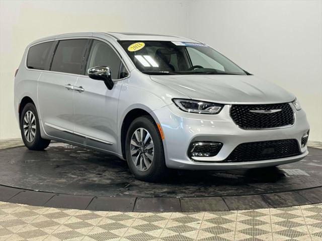 used 2023 Chrysler Pacifica Hybrid car, priced at $34,999