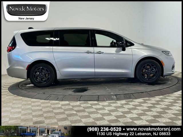 used 2023 Chrysler Pacifica Hybrid car, priced at $38,799