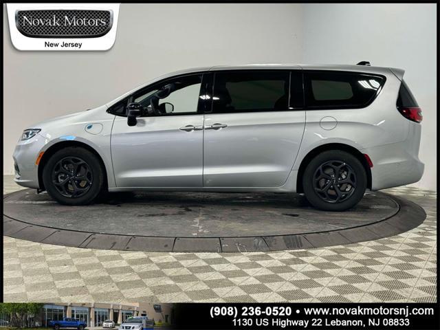 used 2023 Chrysler Pacifica Hybrid car, priced at $38,799