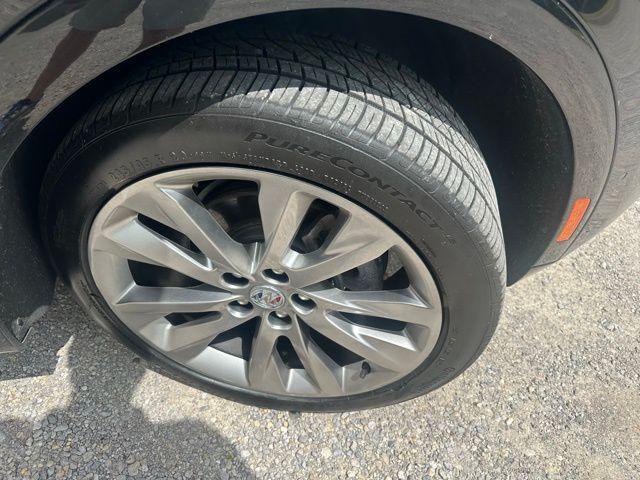 used 2022 Buick Envision car, priced at $32,000