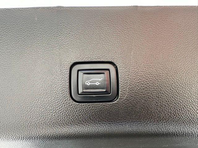 used 2022 Chevrolet Traverse car, priced at $31,995