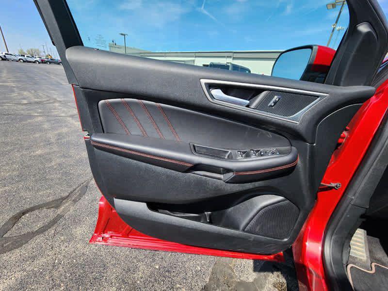 used 2024 Ford Edge car, priced at $28,000