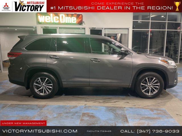 used 2017 Toyota Highlander car, priced at $21,704