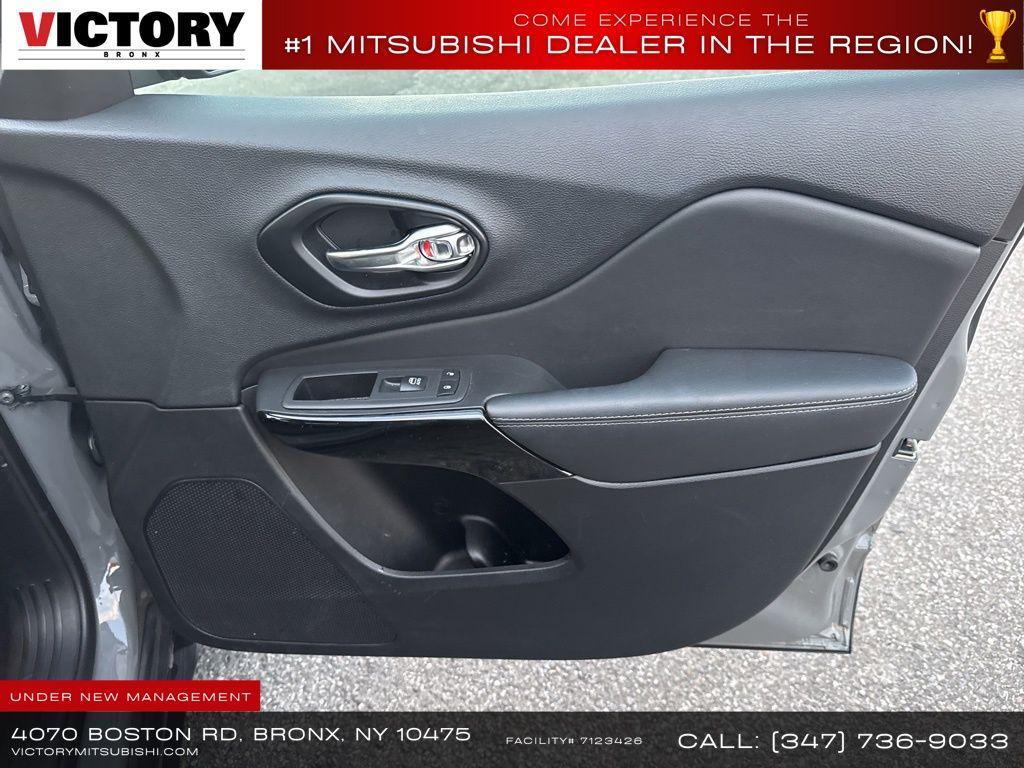 used 2023 Jeep Cherokee car, priced at $17,999