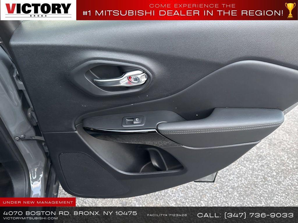 used 2023 Jeep Cherokee car, priced at $17,999