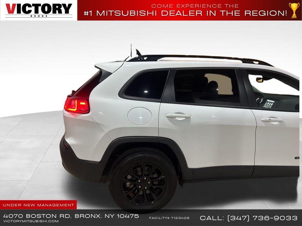 used 2023 Jeep Cherokee car, priced at $17,995