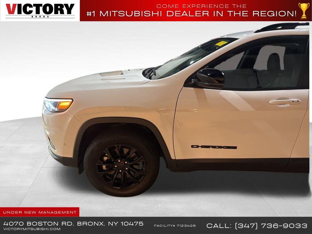 used 2023 Jeep Cherokee car, priced at $17,995