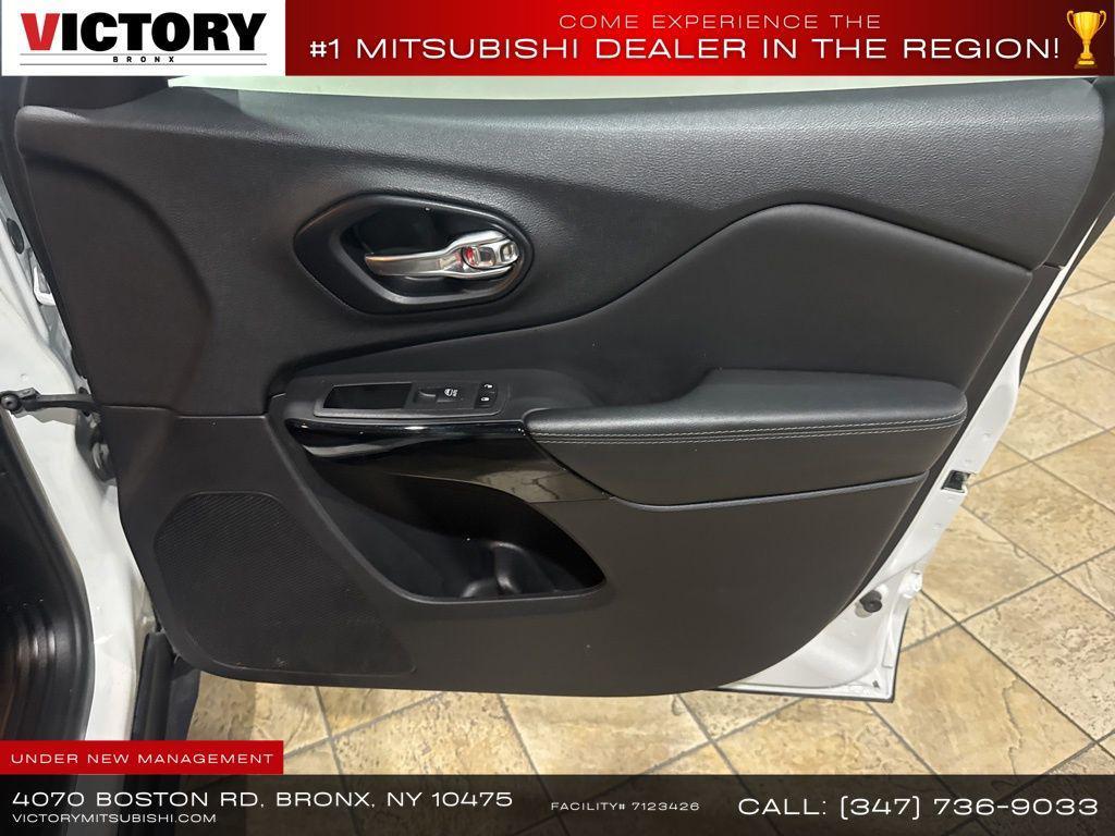 used 2023 Jeep Cherokee car, priced at $17,995