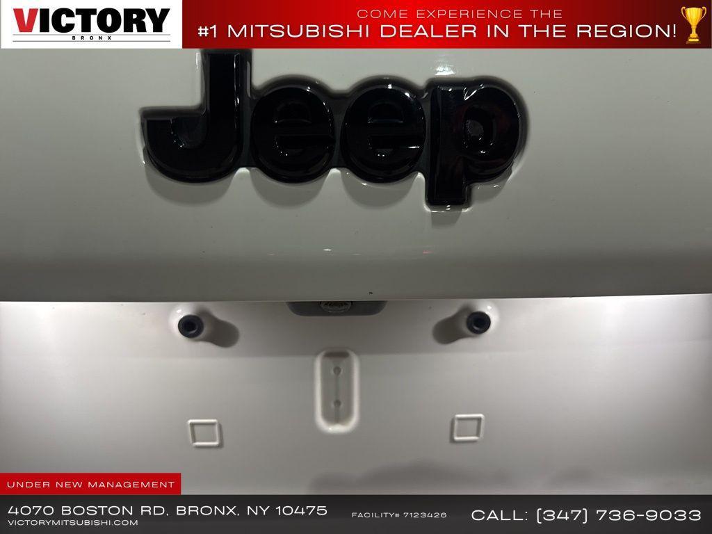 used 2023 Jeep Cherokee car, priced at $17,995