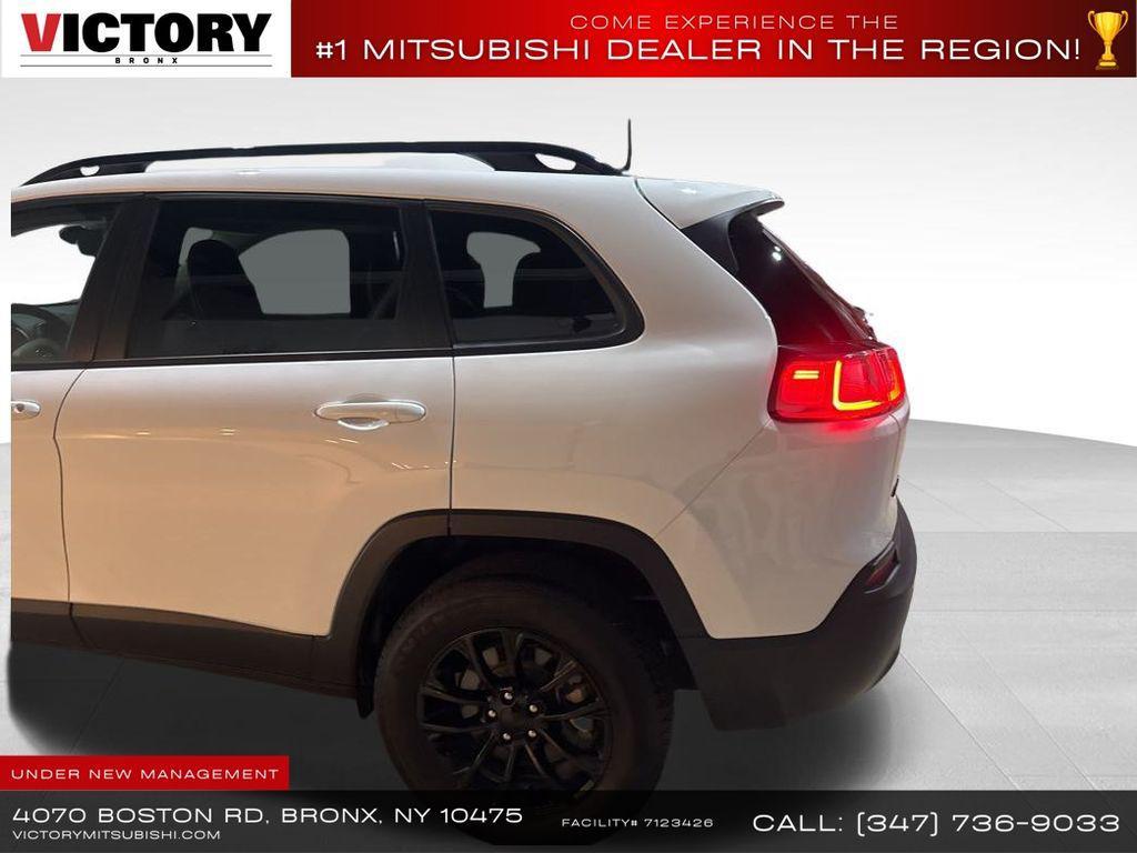 used 2023 Jeep Cherokee car, priced at $17,995