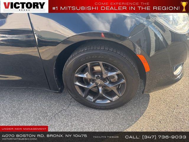 used 2020 Chrysler Pacifica car, priced at $15,691