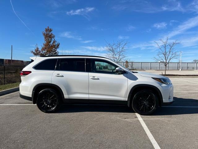 used 2019 Toyota Highlander car, priced at $25,615