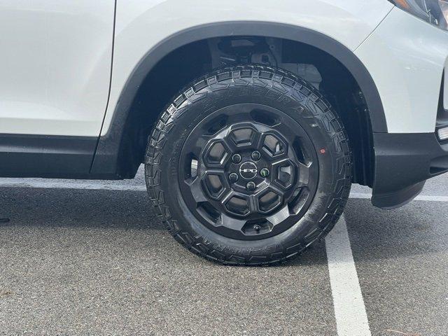 new 2025 Honda Ridgeline car, priced at $43,900