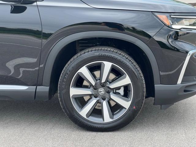 new 2025 Honda Pilot car, priced at $51,050