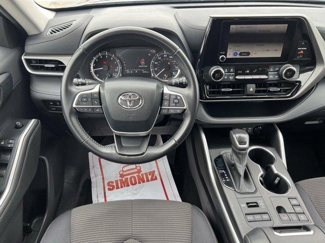 used 2023 Toyota Highlander car, priced at $32,989