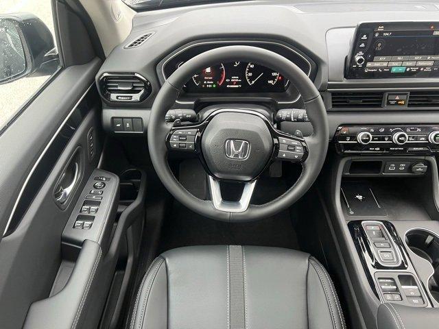 new 2025 Honda Pilot car, priced at $51,095