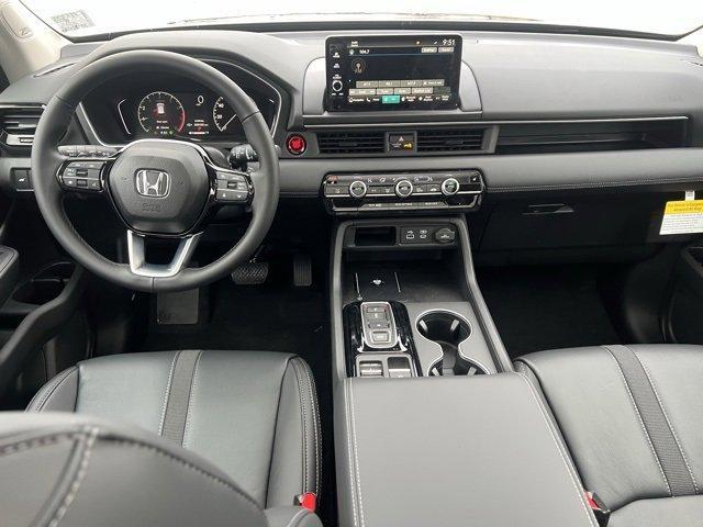 new 2025 Honda Pilot car, priced at $51,095