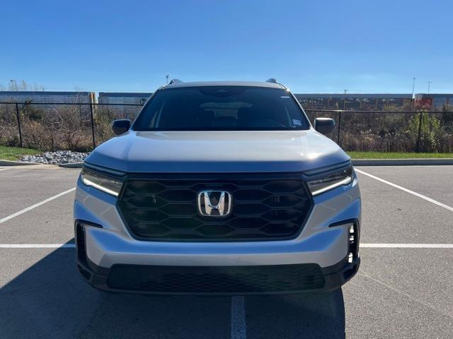 new 2025 Honda Pilot car, priced at $43,695