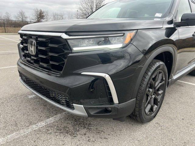 new 2025 Honda Pilot car, priced at $50,895