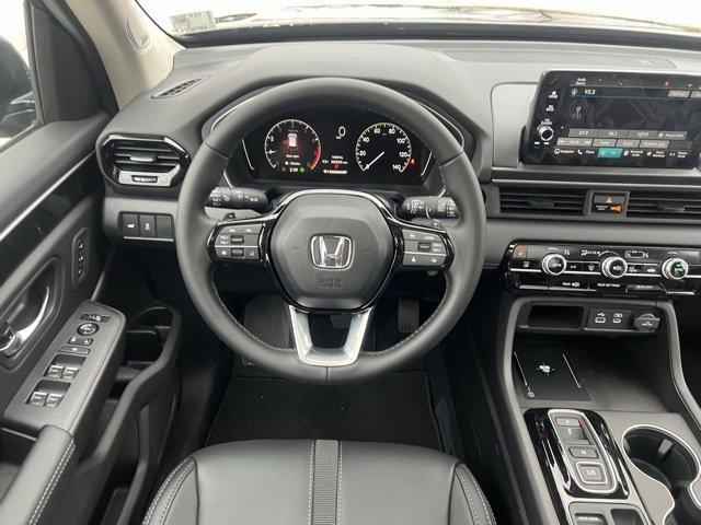 new 2025 Honda Pilot car, priced at $50,895