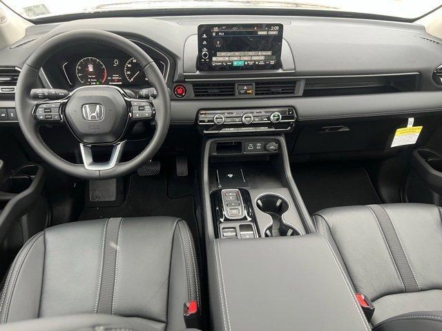 new 2025 Honda Pilot car, priced at $50,895