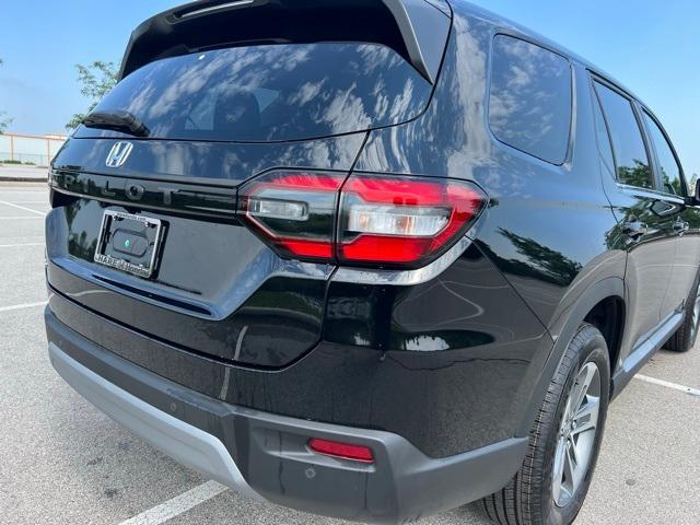 new 2025 Honda Pilot car, priced at $47,050