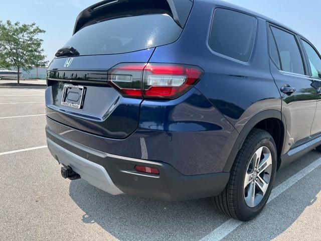 new 2025 Honda Pilot car, priced at $47,800