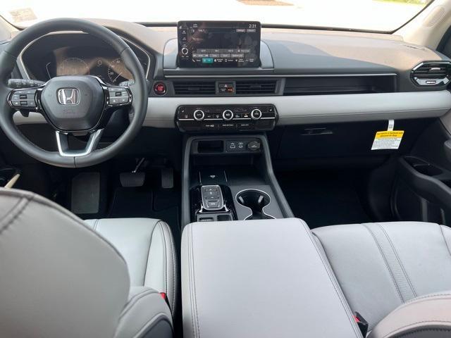 new 2025 Honda Pilot car, priced at $47,800