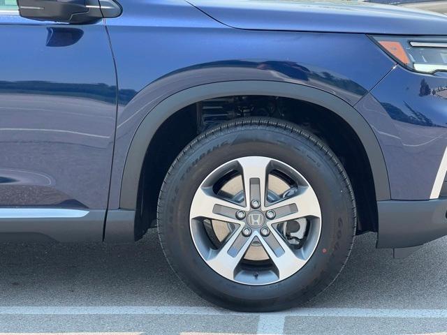 new 2025 Honda Pilot car, priced at $47,800