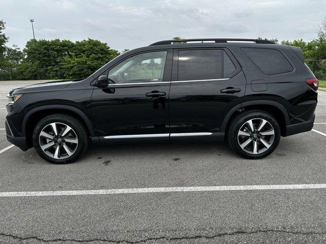 new 2025 Honda Pilot car, priced at $54,530