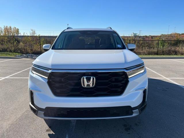 new 2025 Honda Pilot car, priced at $47,450