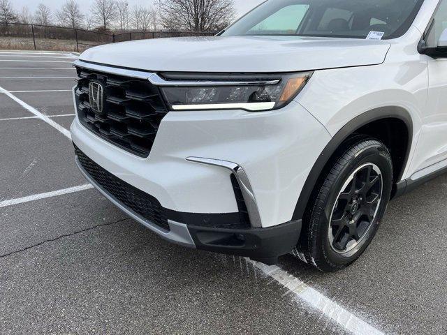 new 2025 Honda Pilot car, priced at $49,350