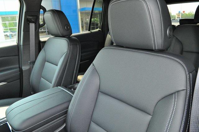 new 2025 Chevrolet Traverse car