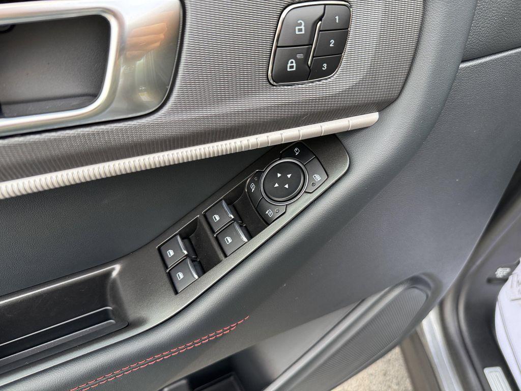 new 2025 Ford Explorer car