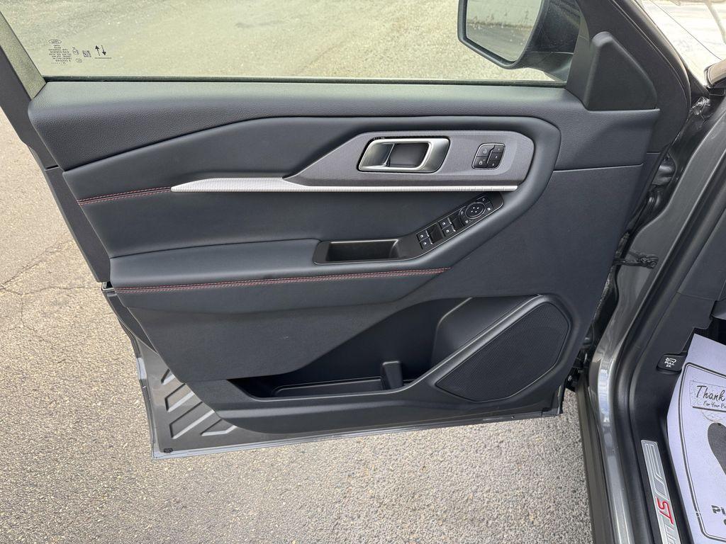 new 2025 Ford Explorer car