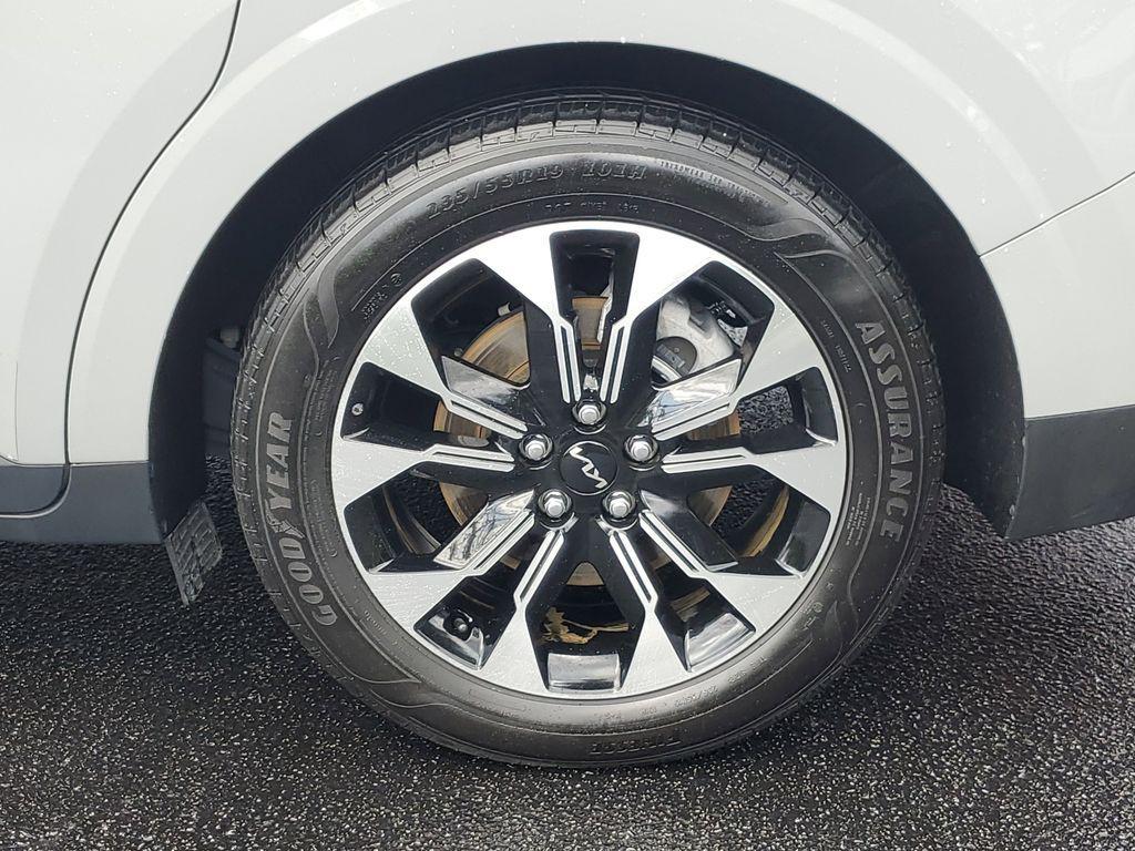used 2024 Kia Carnival car, priced at $36,250