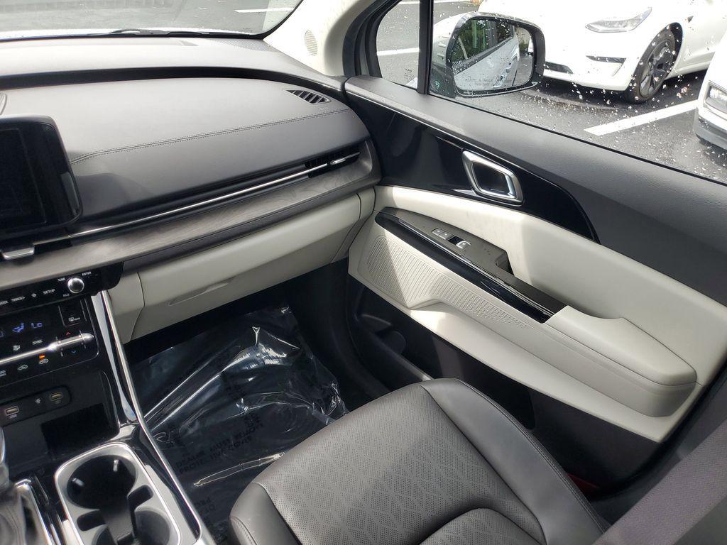 used 2024 Kia Carnival car, priced at $36,250