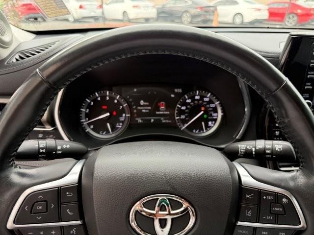 used 2021 Toyota Highlander car, priced at $35,988