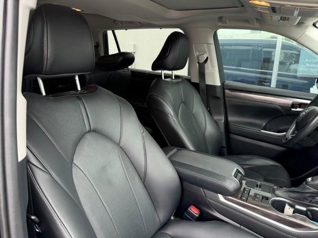 used 2021 Toyota Highlander car, priced at $35,988
