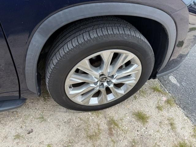 used 2021 Toyota Highlander car, priced at $35,988
