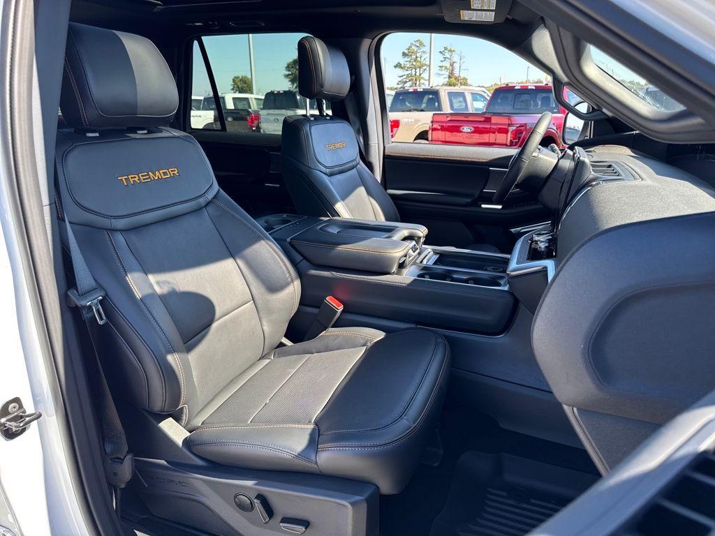 new 2025 Ford Expedition car, priced at $79,418