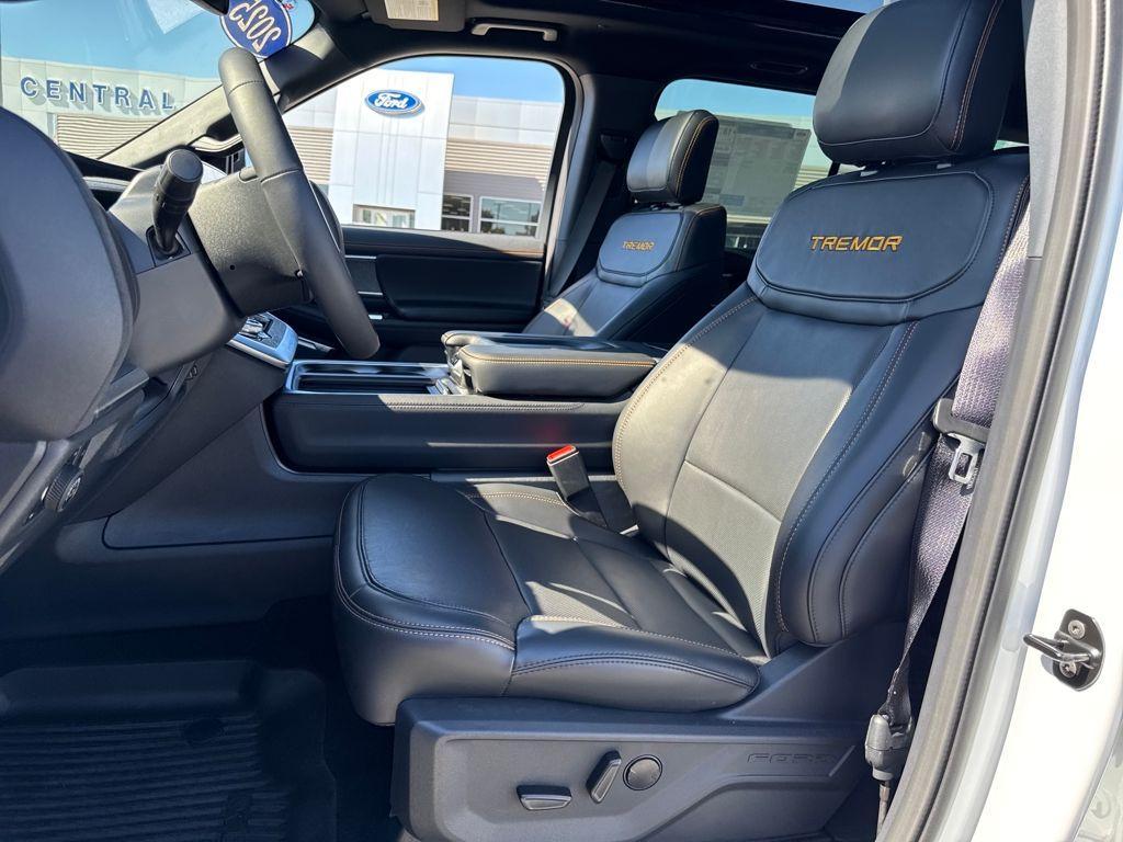 new 2025 Ford Expedition car, priced at $79,418
