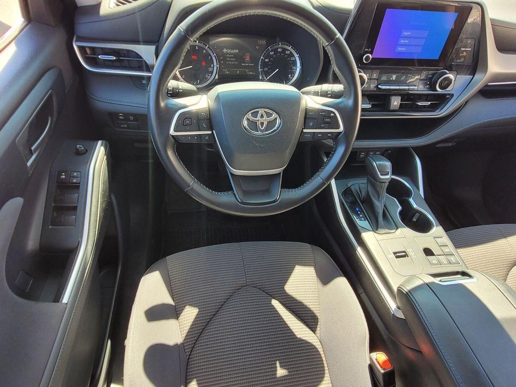 used 2023 Toyota Highlander car, priced at $29,499