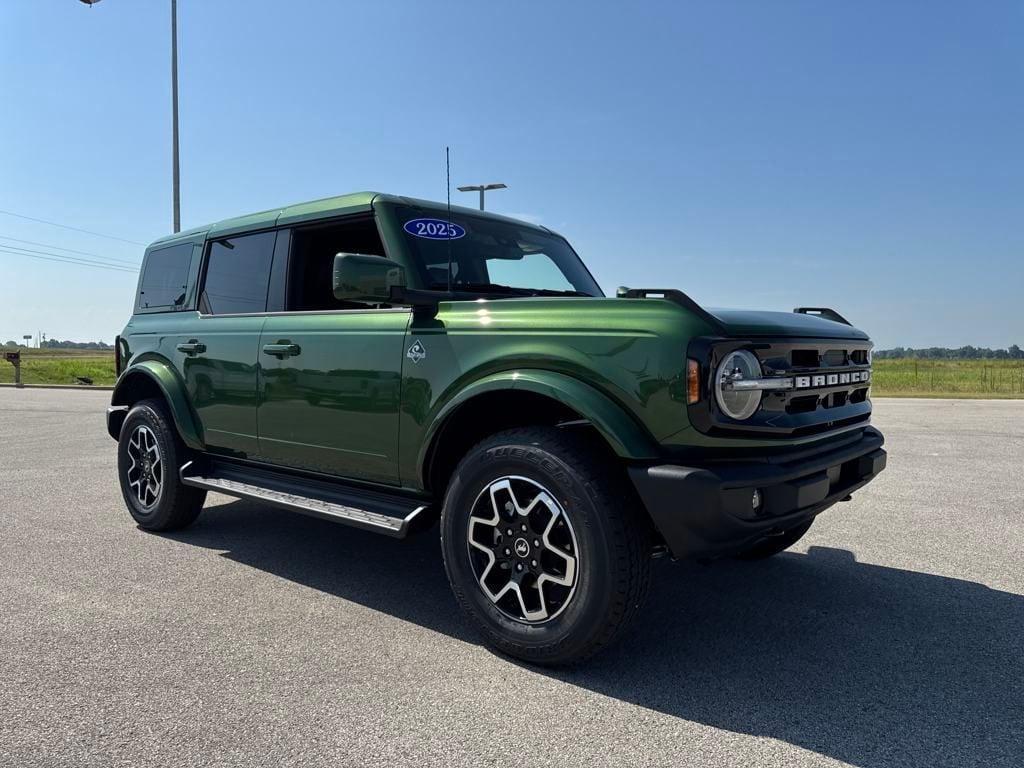 new 2025 Ford Bronco car, priced at $49,738