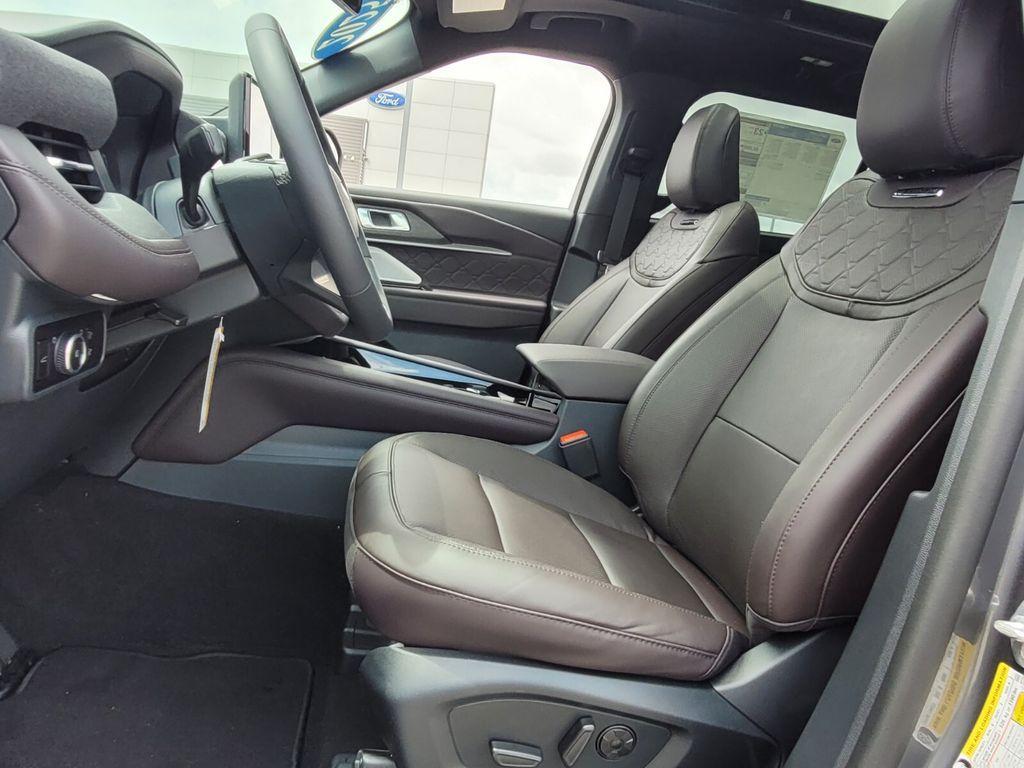 new 2025 Ford Explorer car, priced at $55,371