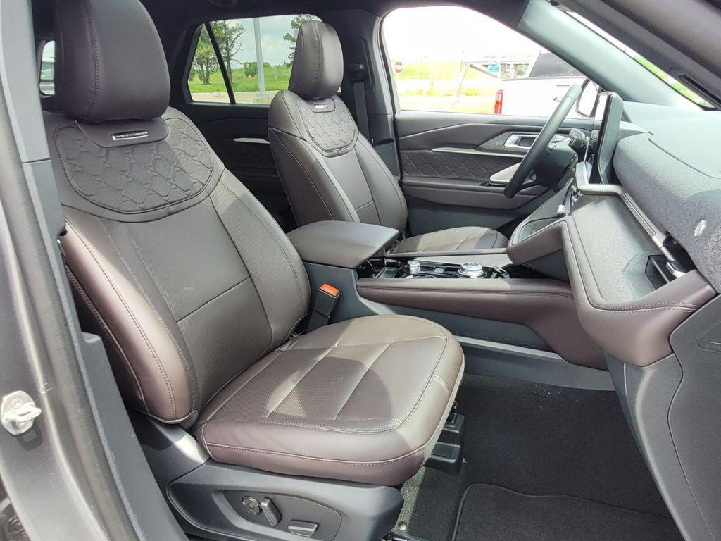 new 2025 Ford Explorer car, priced at $55,371