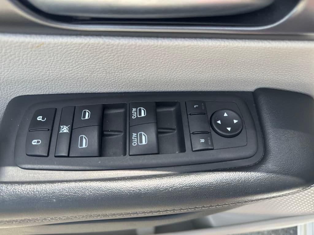 used 2023 Chrysler Pacifica car, priced at $24,995