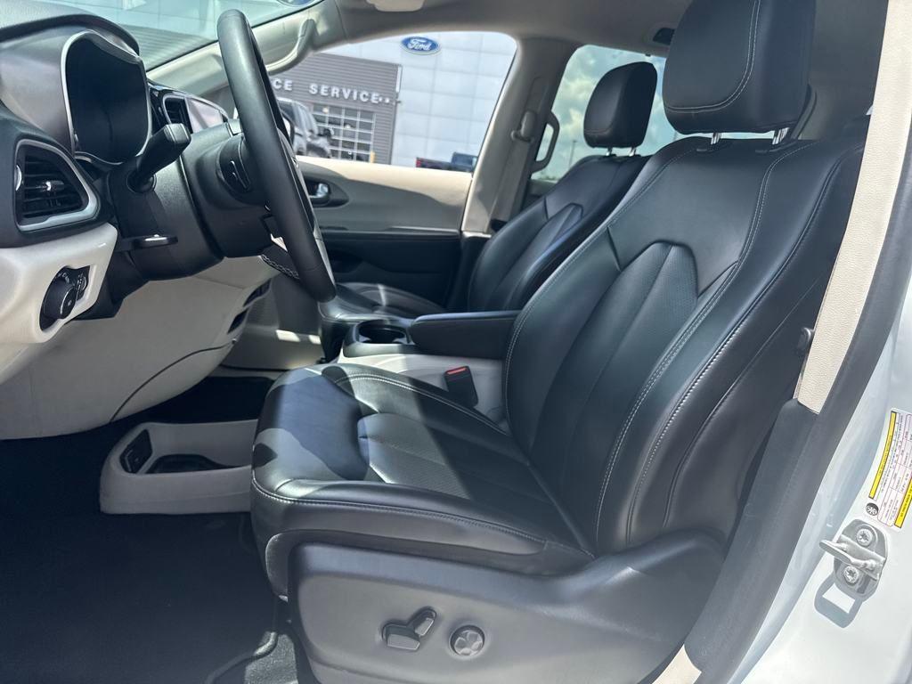 used 2023 Chrysler Pacifica car, priced at $24,995