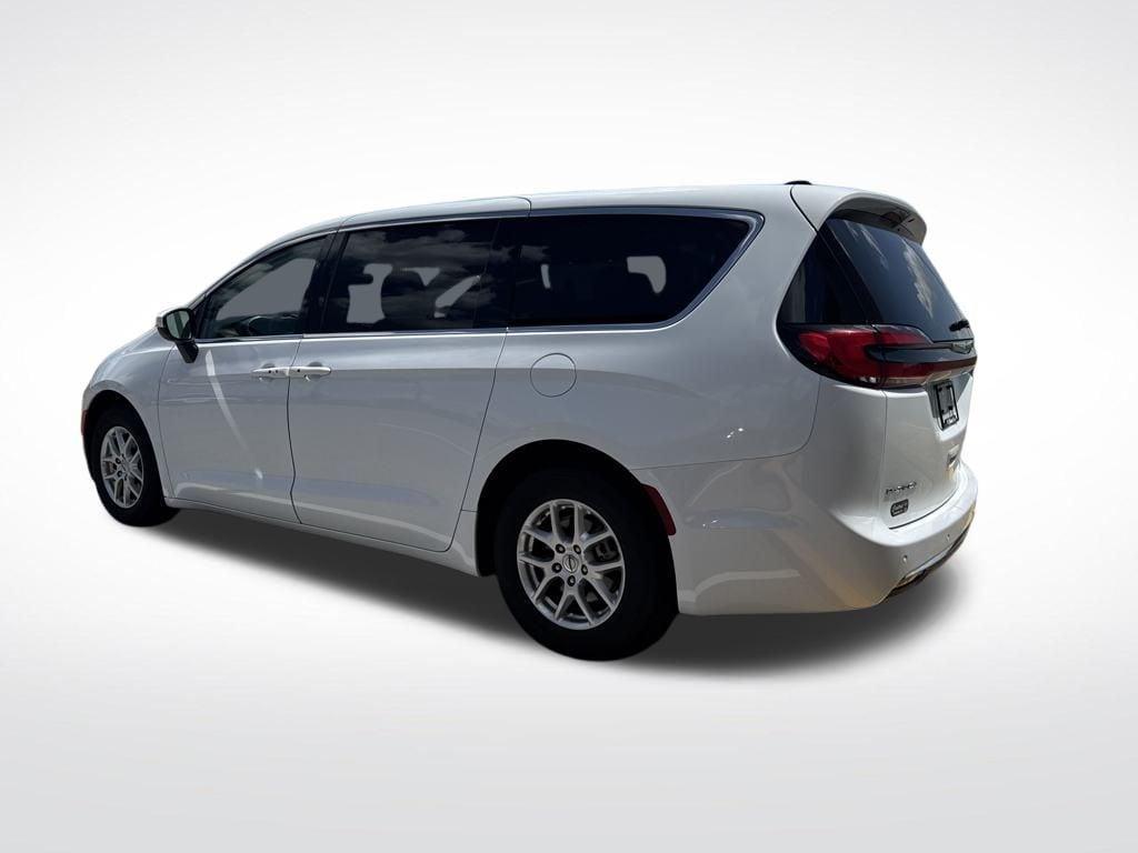used 2023 Chrysler Pacifica car, priced at $24,995