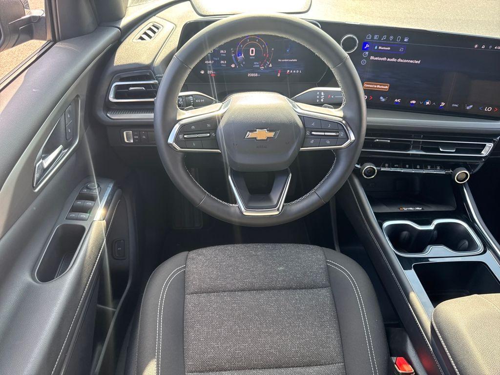 used 2025 Chevrolet Traverse car, priced at $39,994